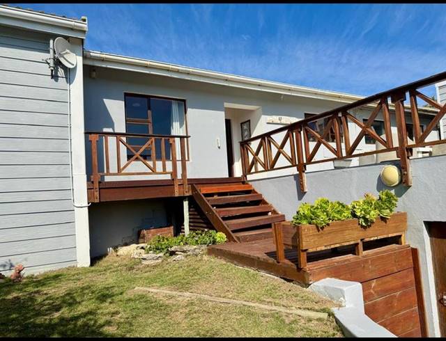 3 BEDROOM HOUSE FOR SALE IN CANNON ROCKS